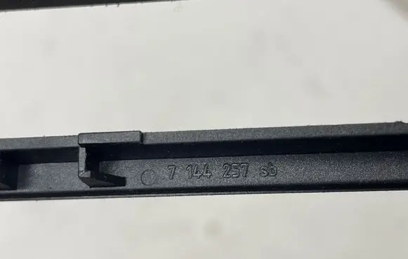 BMW 3 E90 E91 Dashboard glove box trim 7144257