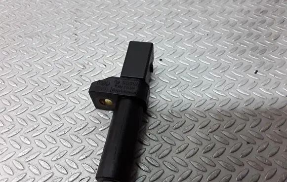 Mercedes-Benz S W220 Crankshaft position sensor 0261210170