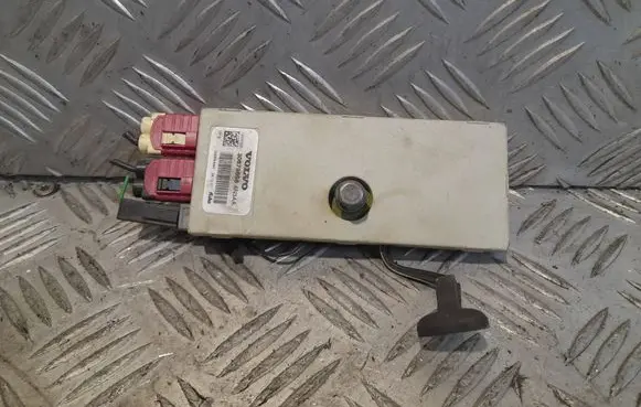 Volvo V70 Antenna control unit 30679658 13005200