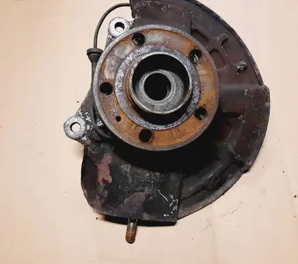 Volvo XC70 Front wheel hub spindle knuckle 9461943