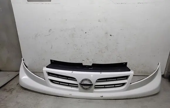 Nissan Primastar Front bumper upper radiator grill 623100250