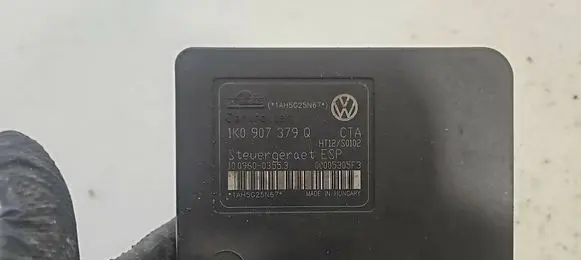 Volkswagen Golf V ABS Pump 1K0907379Q 00005305F3 10096003553