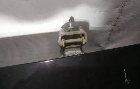 Peugeot 207 Tailgate/trunk/boot hinge
