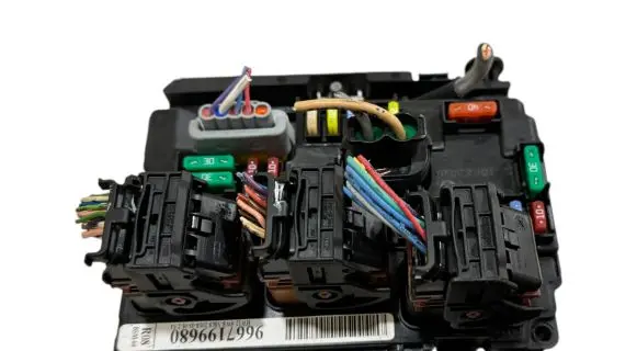 Peugeot 207 Fuse module 9667199680