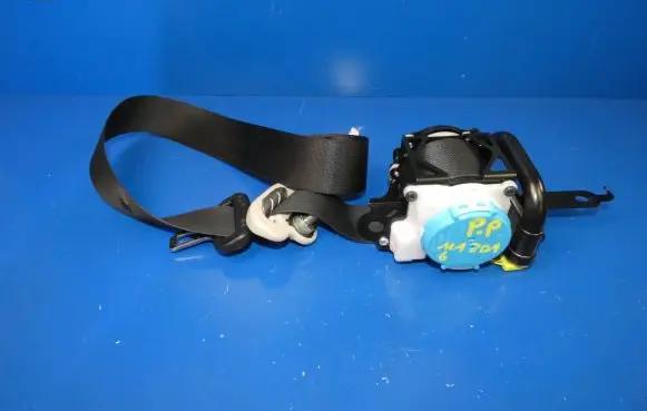 Mazda 6 Front seatbelt