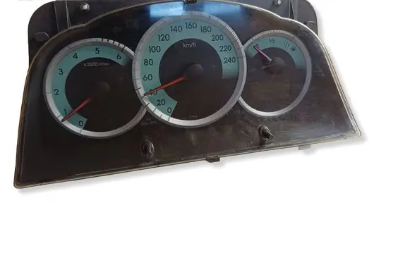 Toyota Corolla Verso E121 Speedometer (instrument cluster) MB2574403892