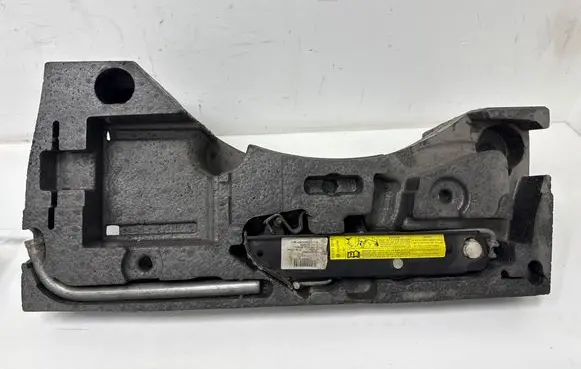 Volkswagen PASSAT B6 Tool set 3C0011031B