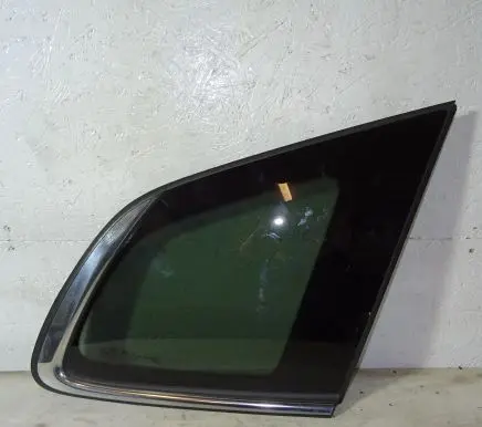KIA Carens III Rear side window