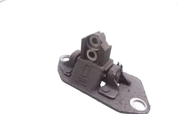 Volvo S80 Engine mount bracket 8624757