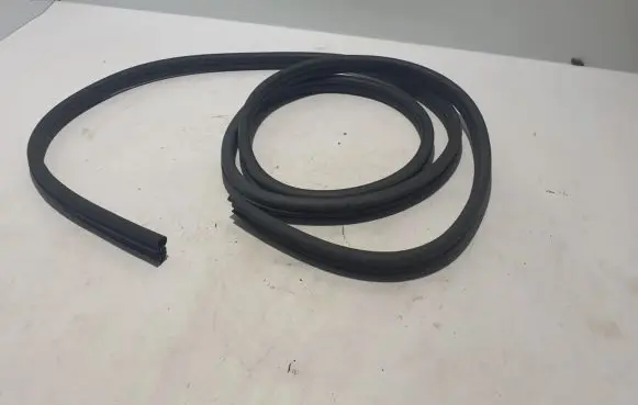 Renault Master III Front door rubber seal 808328755R