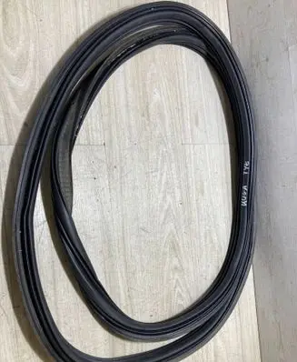 Ford Kuga II Trunk rubber seal (body)