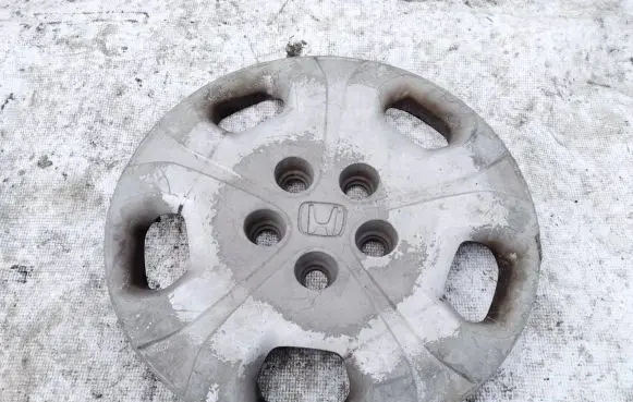 Honda Civic R15 wheel hub/cap/trim 
