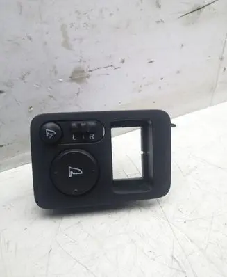 Honda CR-V Wing mirror switch M33212