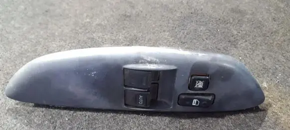 Toyota Yaris Electric window control switch