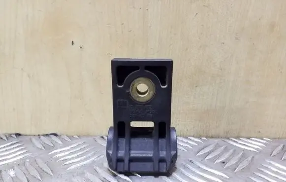 Opel Meriva B Radiator mount bracket 13262692