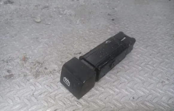 Hyundai Getz Windscreen/window heater switch 621W01391