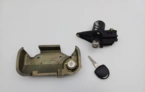 Opel Corsa B Tailgate/trunk/boot lock/catch/latch 