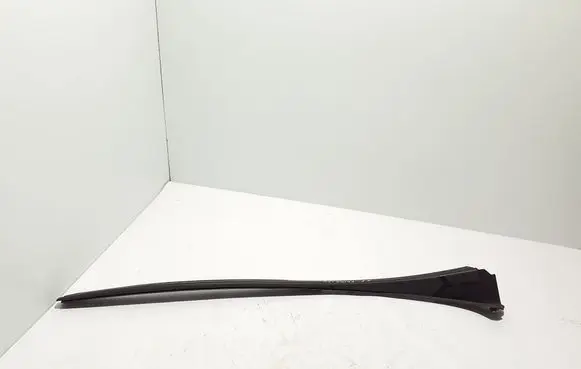 Nissan NV300 Windshield trim 727618104R