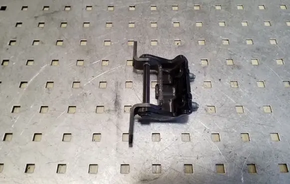 Nissan Qashqai+2 Rear door upper hinge