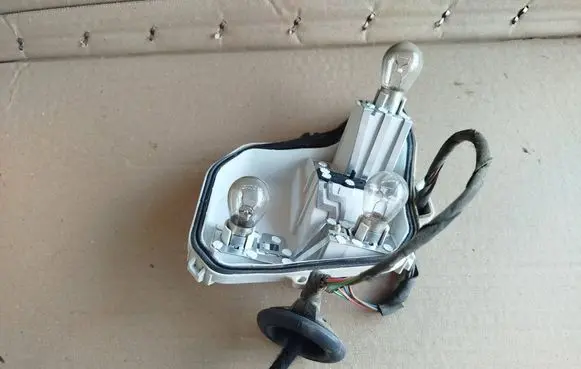 Audi A4 S4 B7 8E 8H Tail light bulb cover holder 484061L