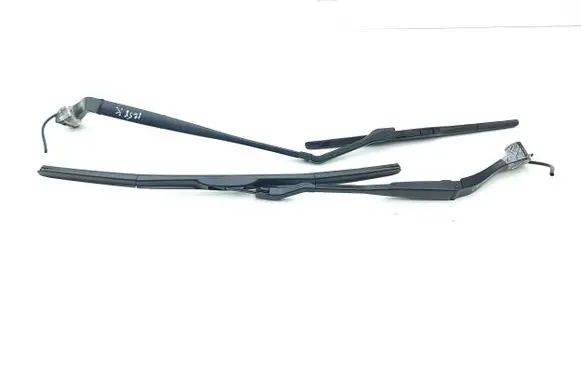 Nissan Qashqai J12 Windshield/front glass wiper blade 