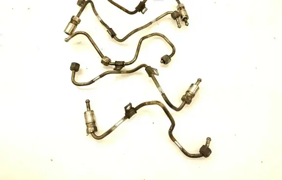 Mitsubishi Pajero Fuel injector supply line/pipe 