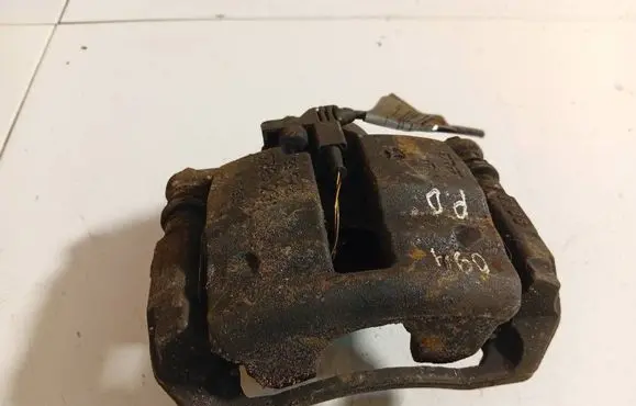 Mercedes-Benz B W245 Front brake caliper 