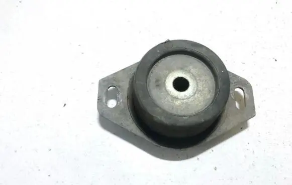 Citroen Xsara Picasso Engine mount bracket