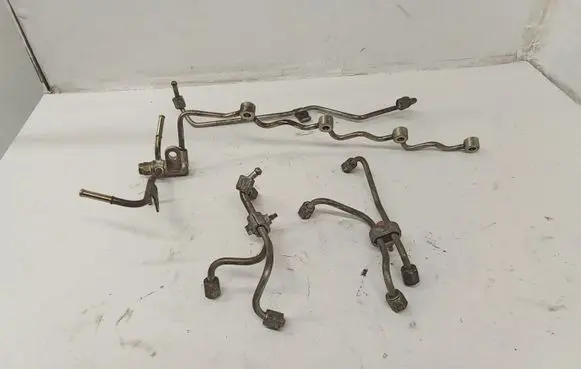 Toyota Auris 150 Fuel injector supply line/pipe 