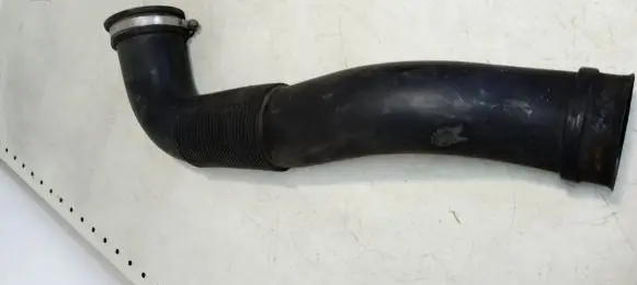 Opel Zafira B Air intake hose/pipe 55559548