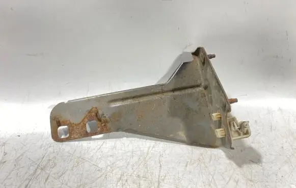 Nissan X-Trail T30 Headlight/headlamp mounting bracket 62217