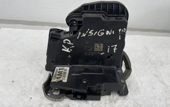 Opel Insignia B Front door lock 13597527