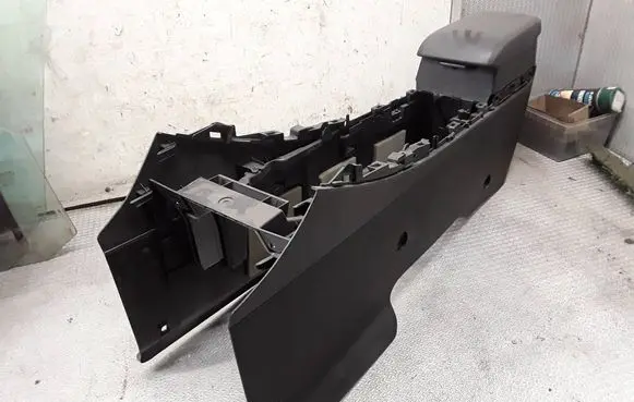 Mazda CX-7 Center console 