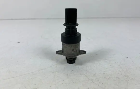 BMW 1 E81 E87 Fuel pressure regulator 0928400691 8850940996