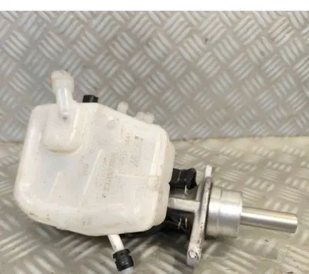 Renault Trafic III (X82) Master brake cylinder 460913484R 93868496