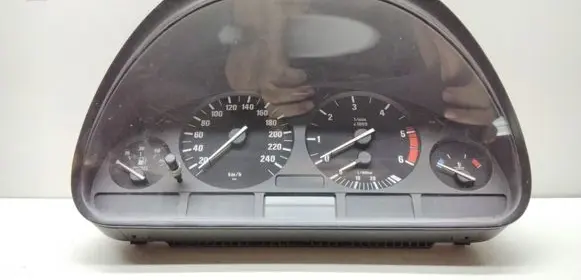 Speedometer (instrument cluster)