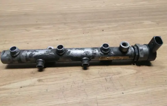Audi A6 S6 C6 4F Fuel pressure regulator 057130764F 059130090AF