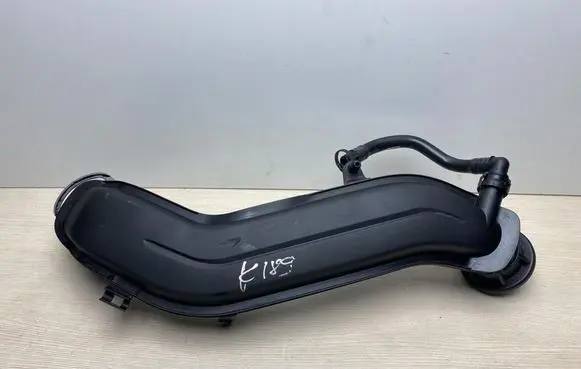 Volkswagen PASSAT B8 Air intake duct part 05E145673K