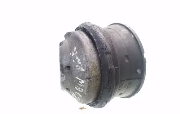Mercedes-Benz C W202 Engine mount bracket