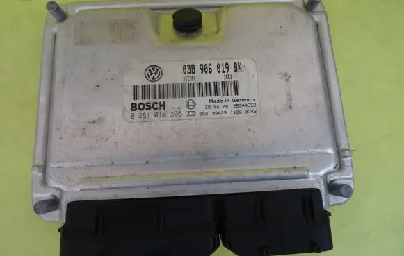 Volkswagen PASSAT B5 Engine control unit/module 038906019BK 0281010305
