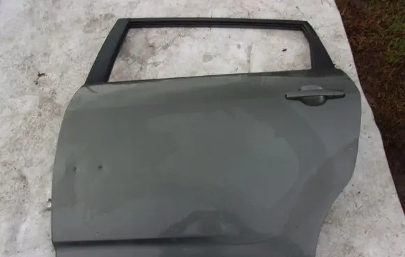 Mitsubishi Colt Rear door