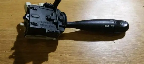Toyota Yaris Indicator stalk 1736481