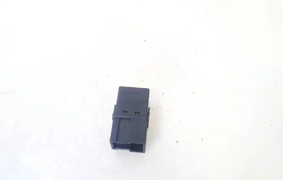 Volvo S40, V40 Other relay mb9533821l 011121a