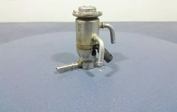 BMW 5 G30 G31 G38 Fuel injector 8580210