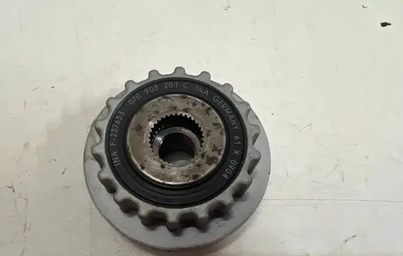 Volkswagen Multivan T5 Alternator pulley 070903201C