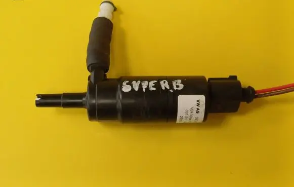 Skoda Superb B5 (3U) Headlight washer pump 3B0955681A