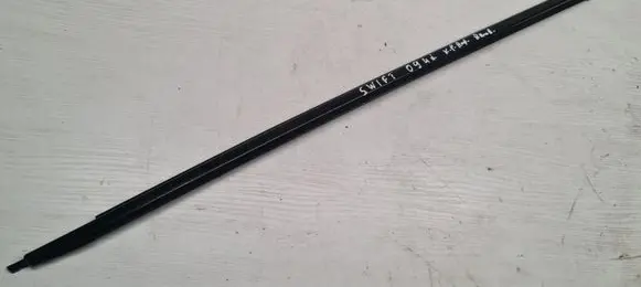 Suzuki Swift I Windshield trim 7717063J0