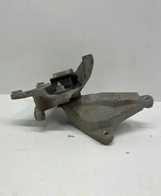 Nissan Note (E12) Engine mount bracket 108616
