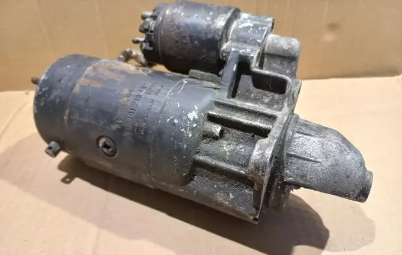 BMW 5 E34 Starter motor 0001218104