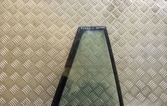 BMW 5 E39 Rear vent window glass 43R00049